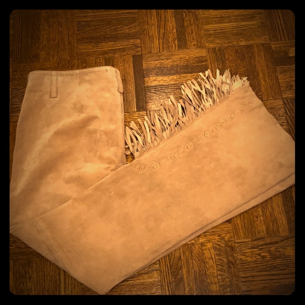 Suede pants with fringe and nice details